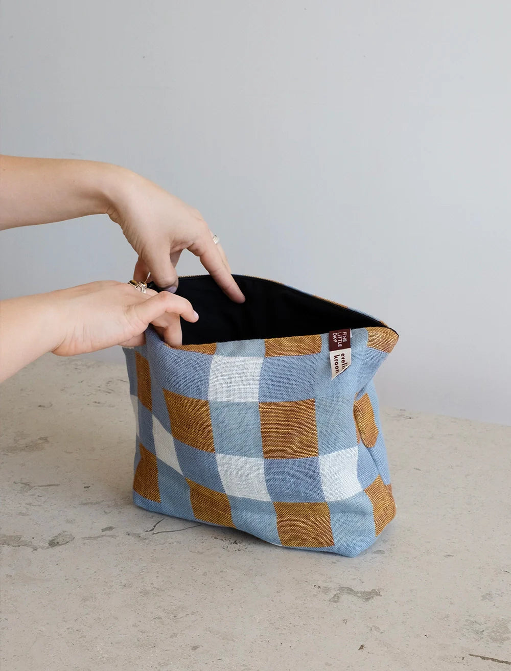 CHECKERED WOVEN TOILET BOX, OAT