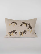 JUMPING HORSE BRODERAT KUDDFODRAL